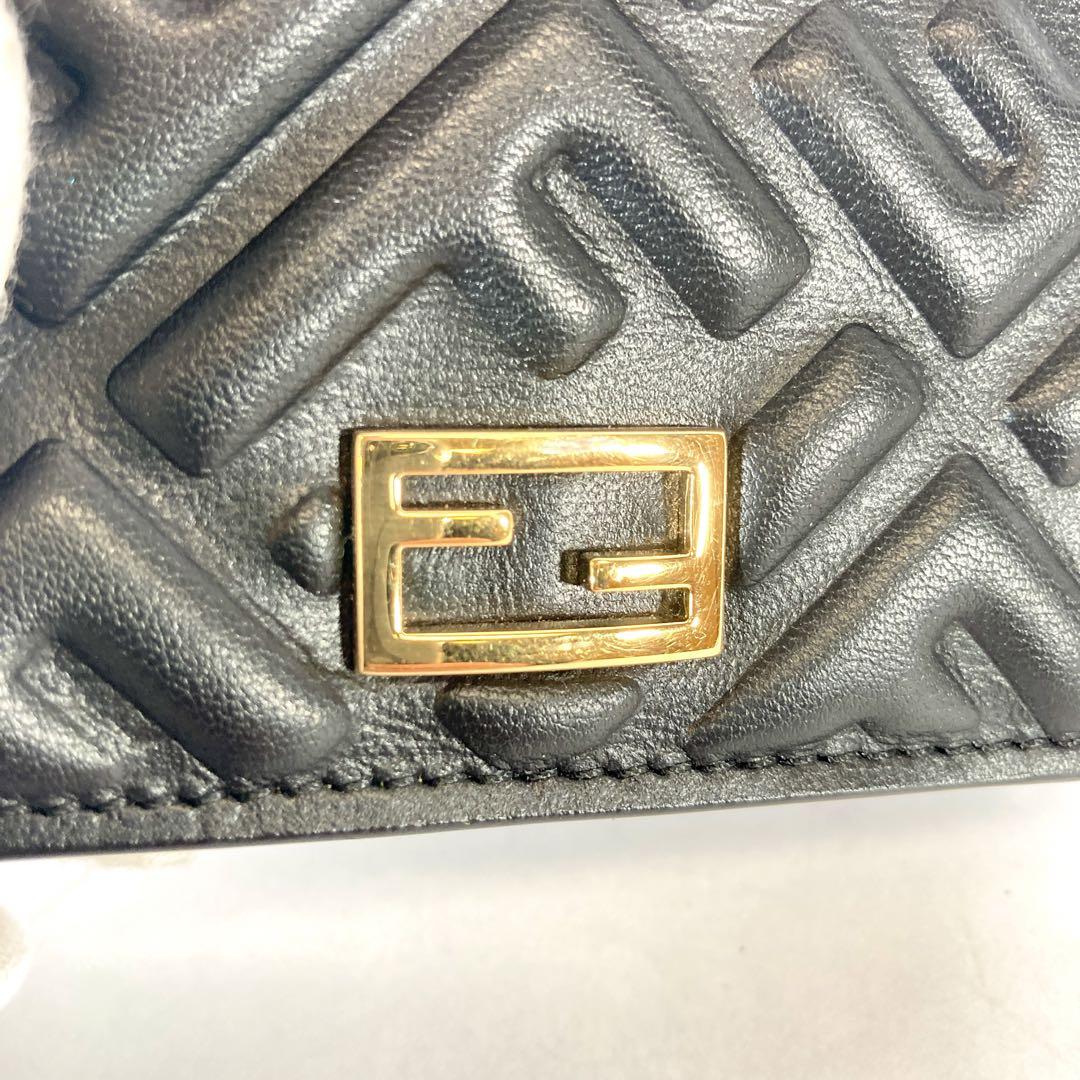 ✨現行品・極美品✨FENDI　バゲット　二つ折り財布　エンボス　FF金具　レザー