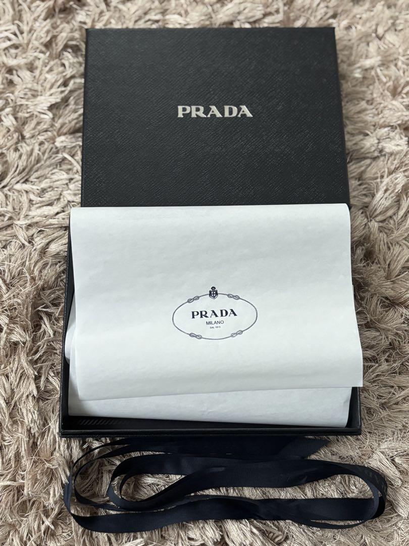 PRADA プラダ　iPhone15ケース