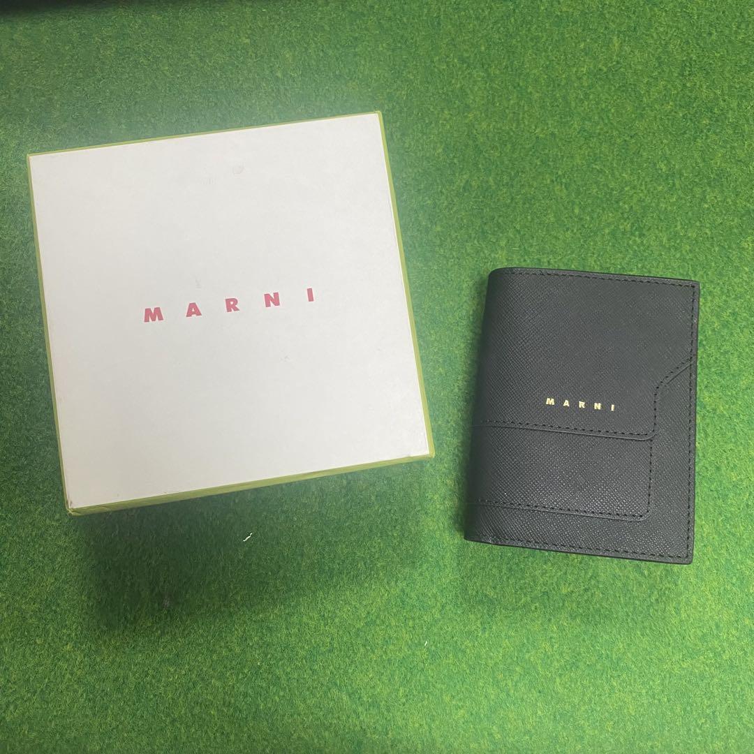 【人気沸騰】 MARNI 新品未使用 黒 メルカリ - スムース 財布 二つ折りウォレット 小物