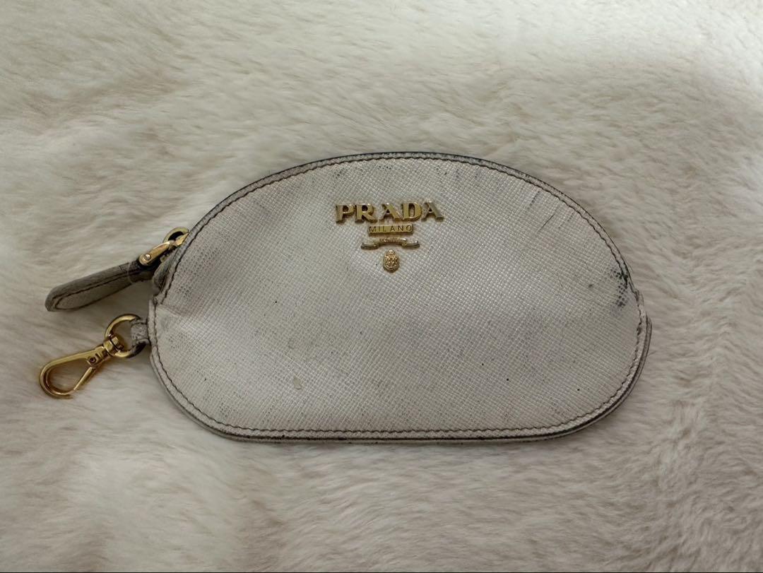 PRADA ホワイト コインケース PRADA】サフィアーノトライアングル コインケース シンプル