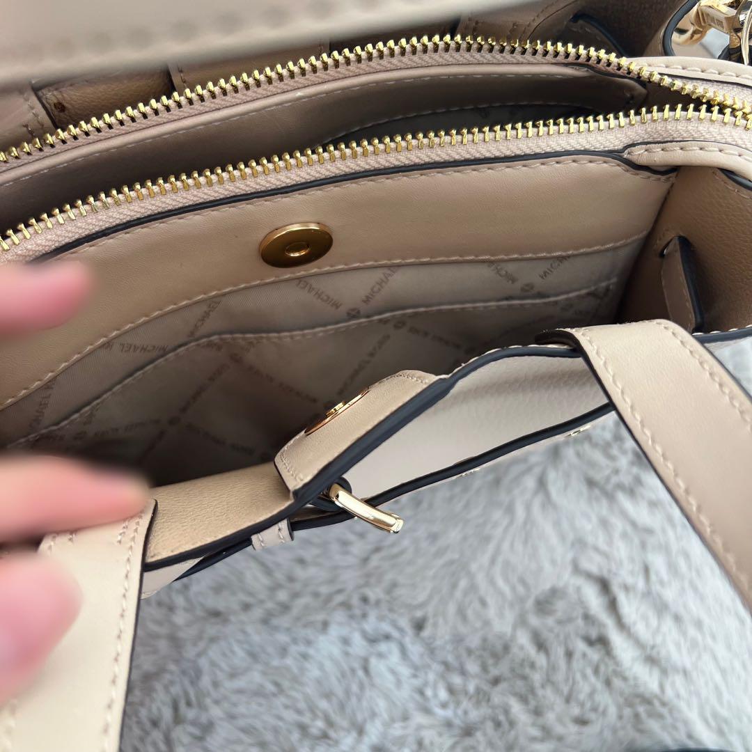 MICHAEL KORS ベージュ ハンドバッグ レディース