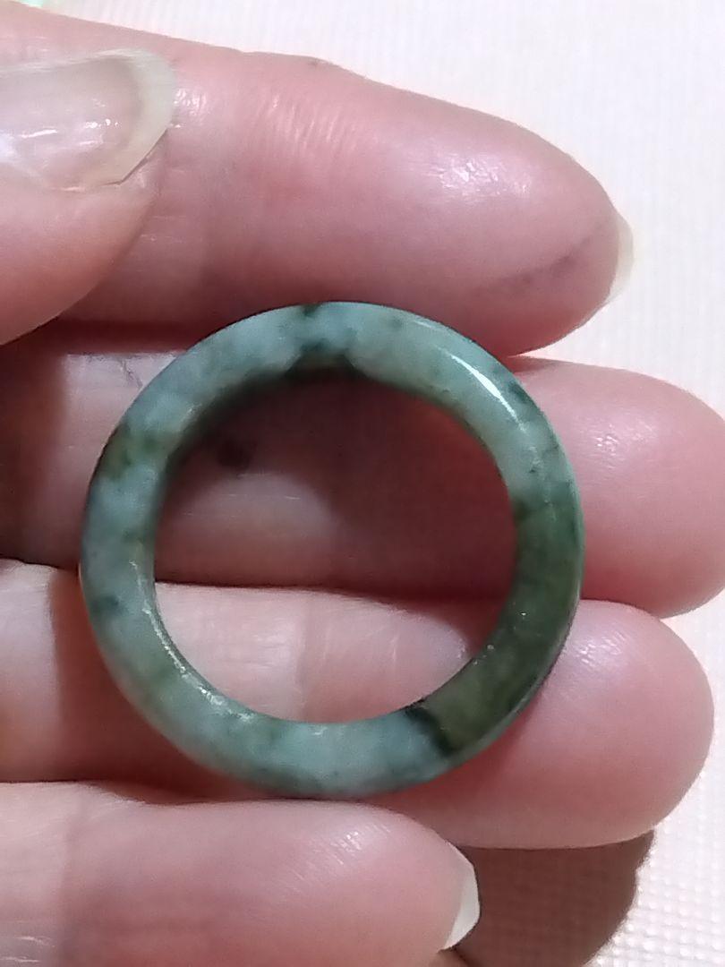 天然 翡翠指輪 くりぬきリング 無着色 不透明 模柄がアクセント