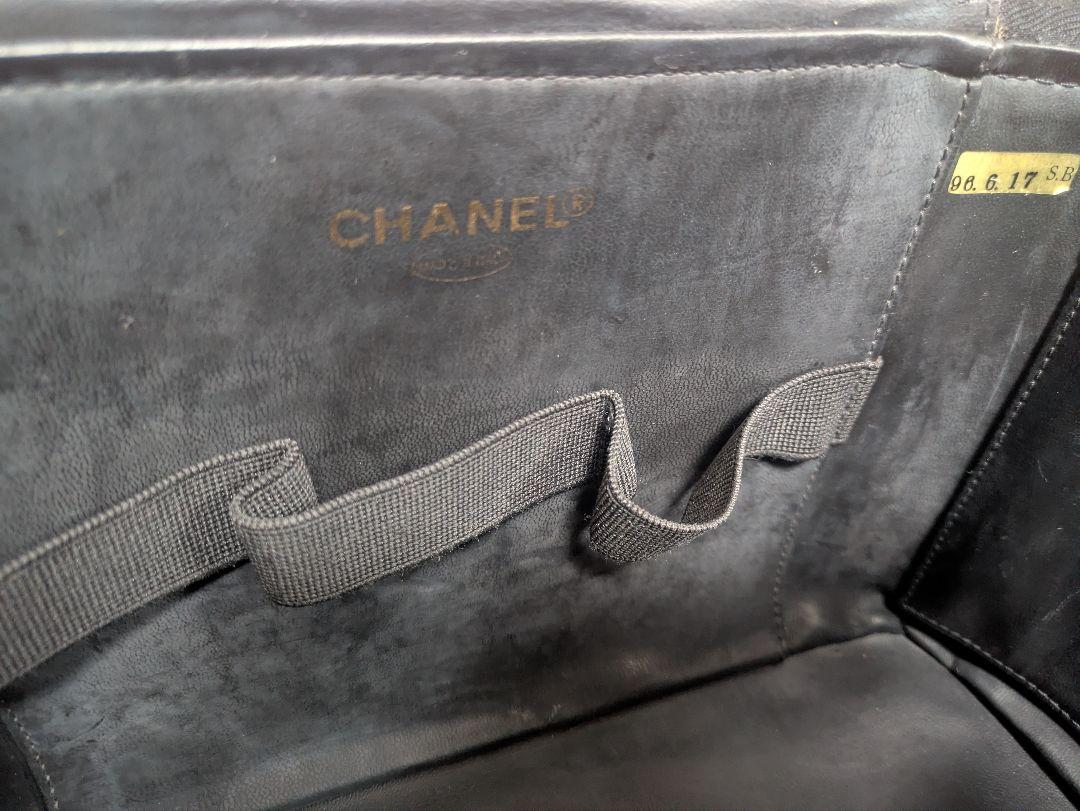 CHANEL ブラック レザーハンドバッグ