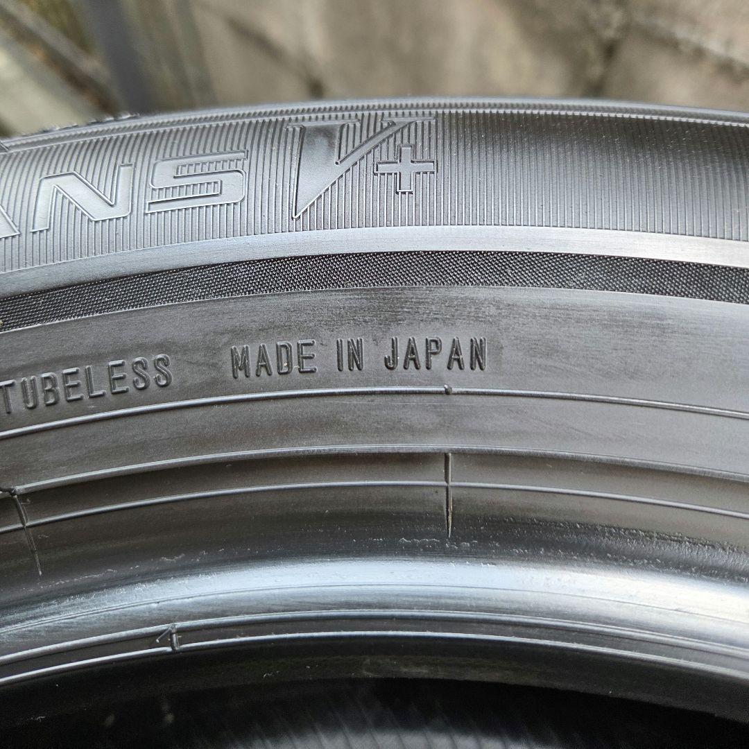 DUNLOP 215/55R17 静音性能に優れたSILENT CORE技術搭載