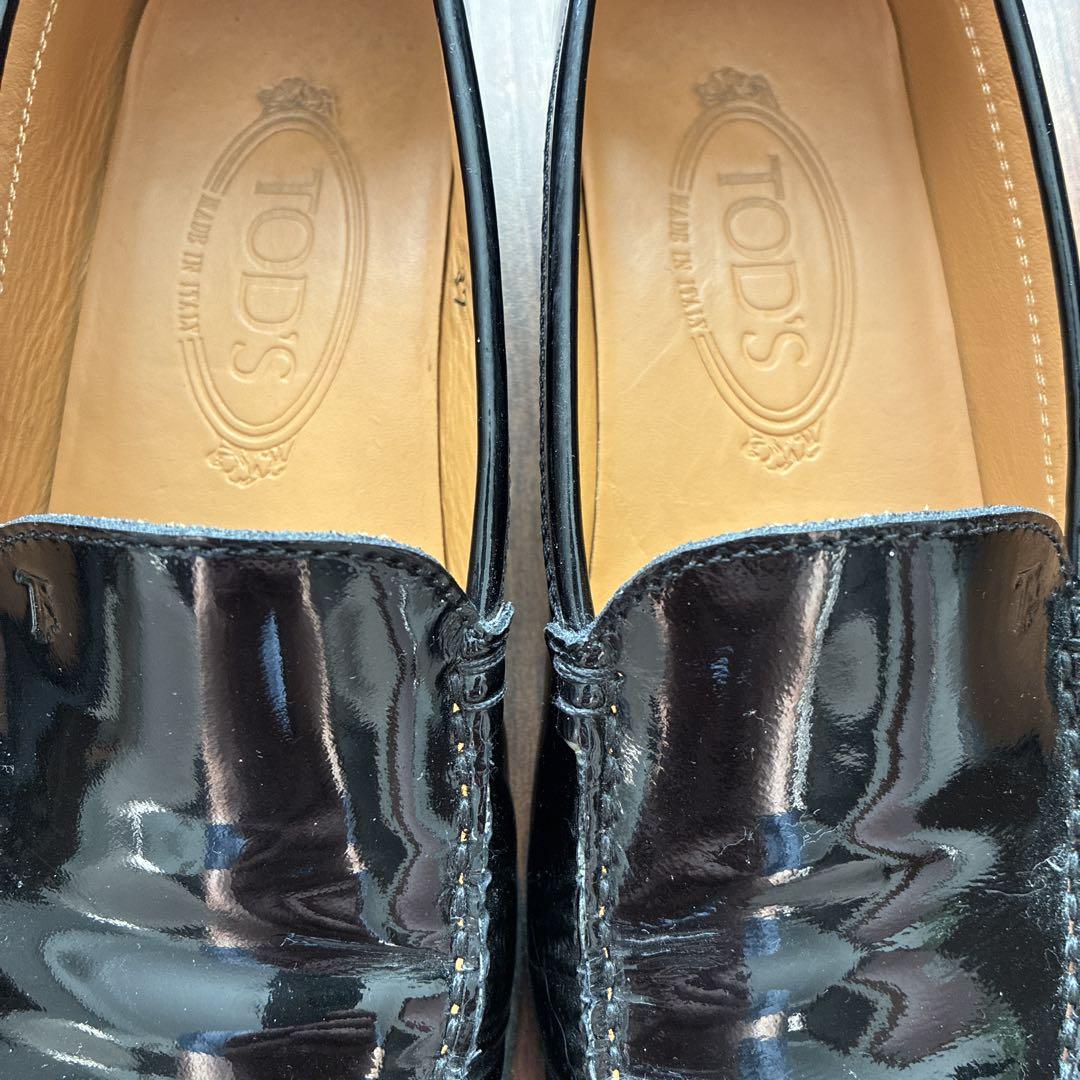 【良品】TOD'S ブラック パテントレザー ローファー