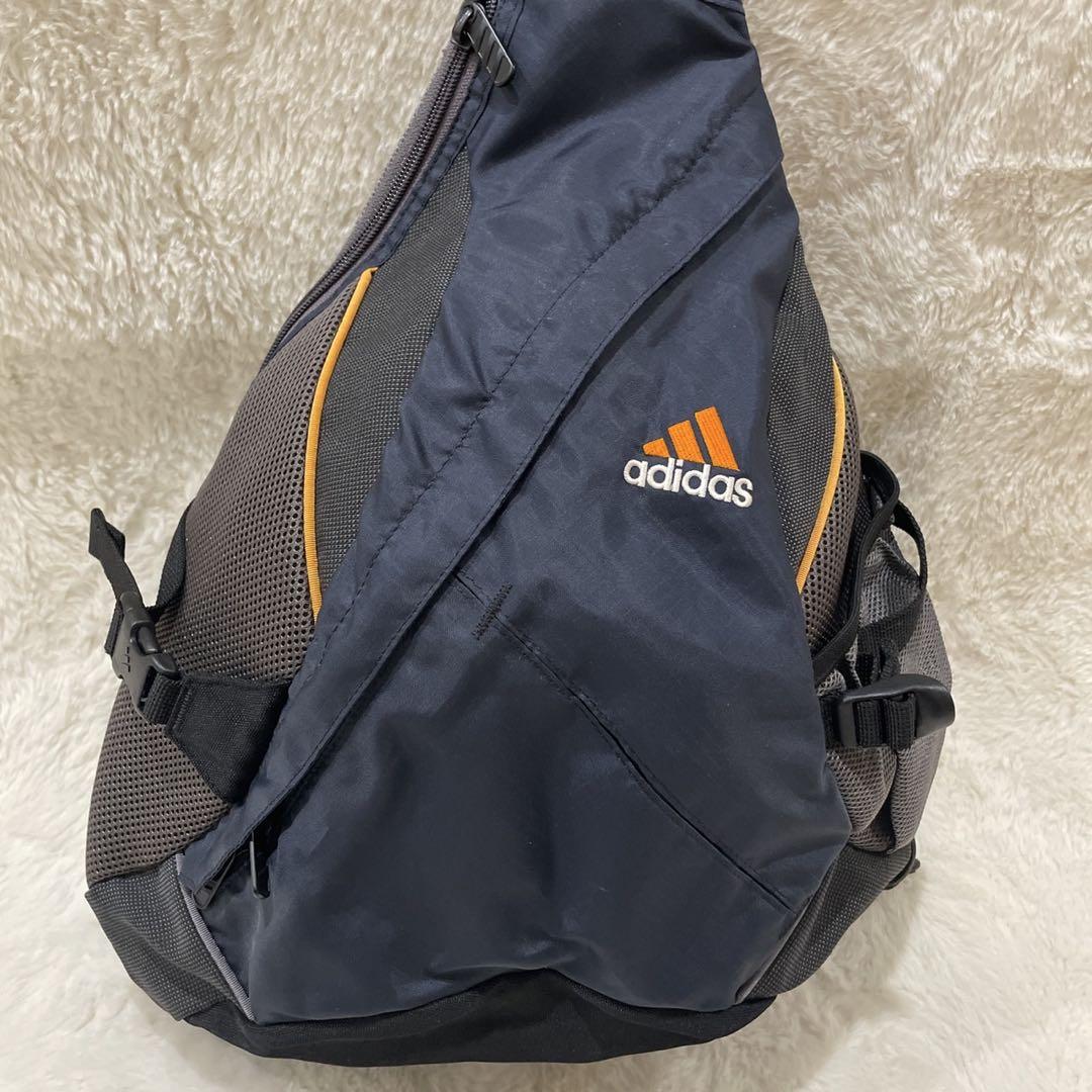 ✨美品！y2k！✨aadidas ワンショルダーバッグ 黒 スリングバッグ adidas 00s ワンショルダーバッグ スリングバッグ アーカイブ