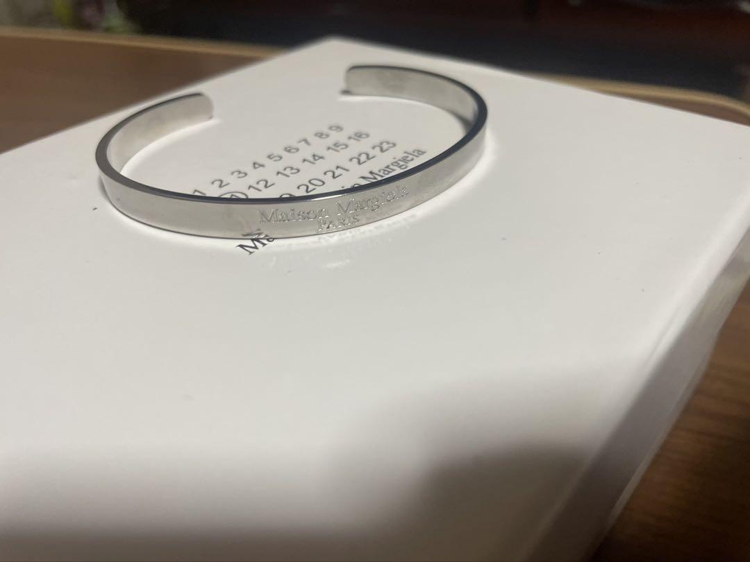メゾンマルジェラ Maison Margiela カフブレスレット　ツヤあり