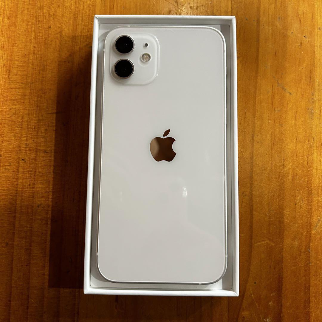 iPhone 12 ホワイト 64 GB docomoスマートフォン本体