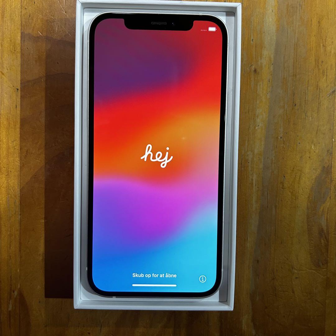 iPhone 12 ホワイト 64 GB docomo