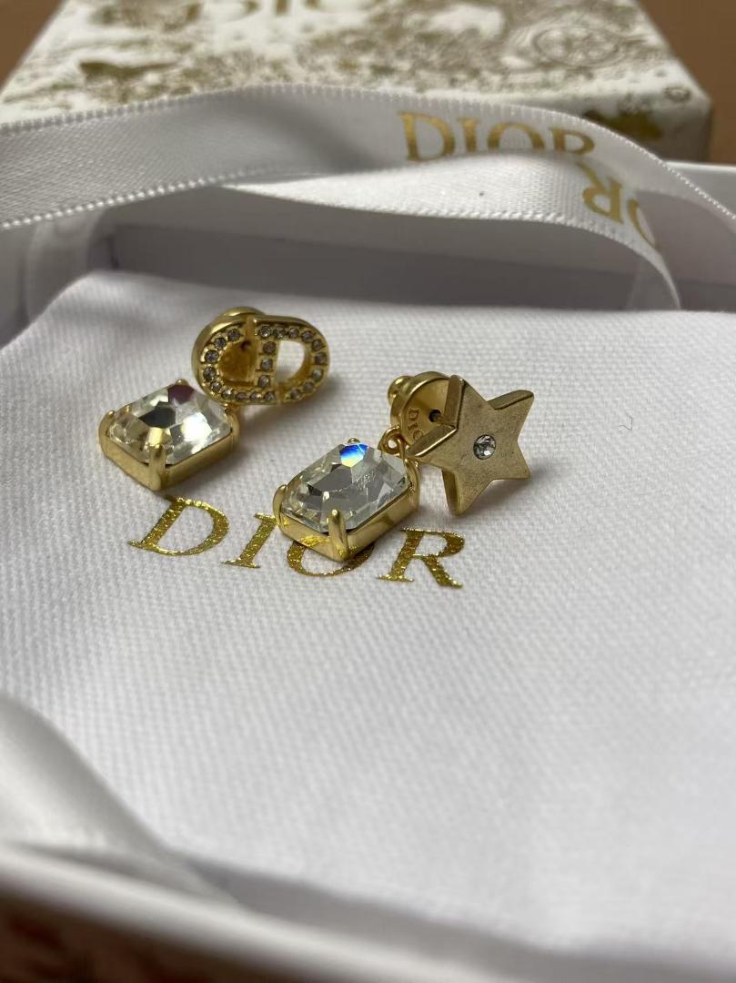 Dior 星形クリスタル ピアス