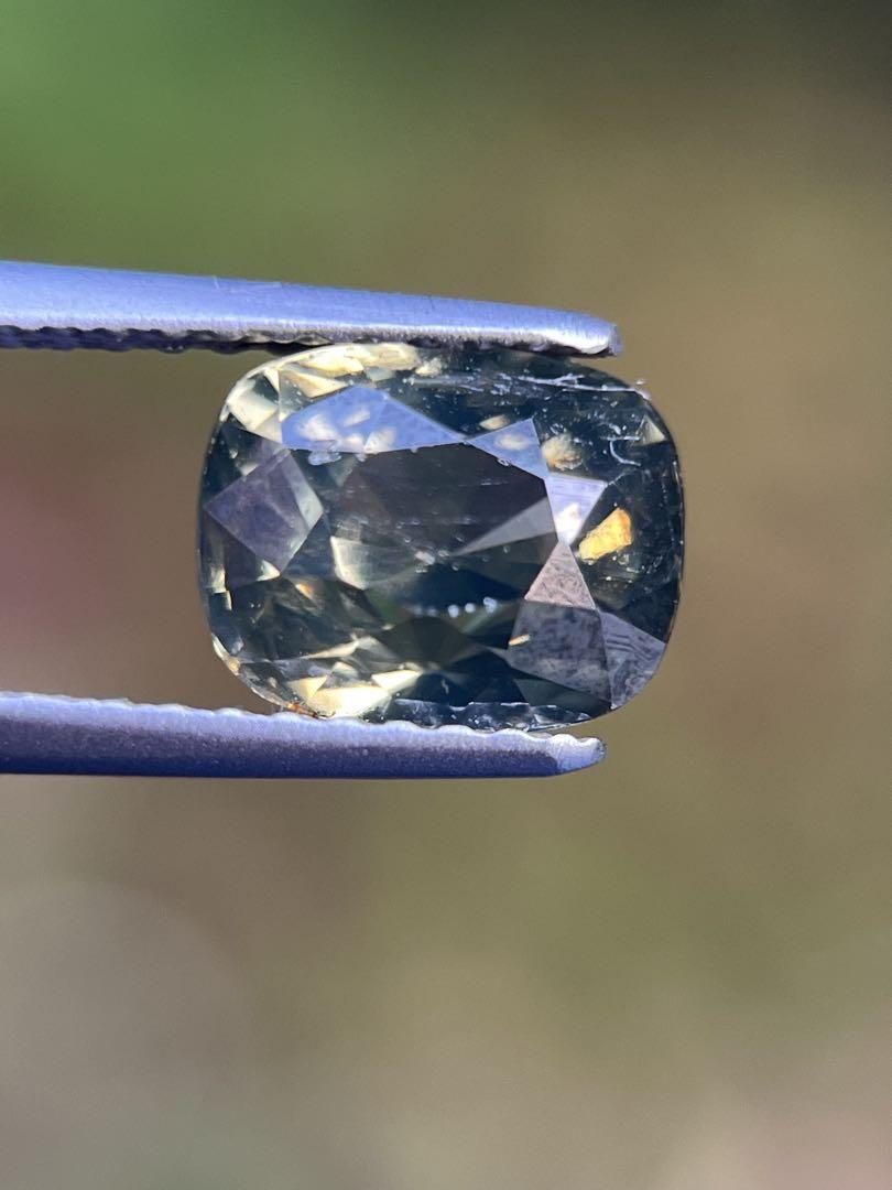 グリーンジルコン2.6ct 7.6x 6.2 x5.2mmGreenZircon