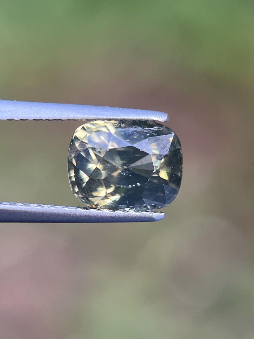 グリーンジルコン2.6ct 7.6x 6.2 x5.2mmGreenZircon