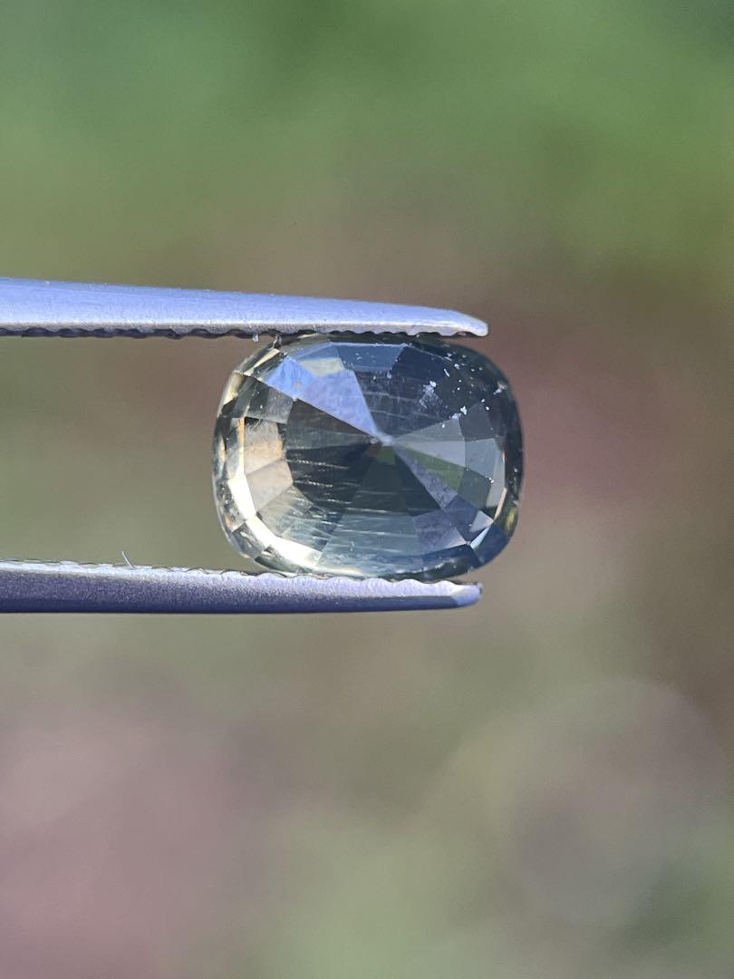 グリーンジルコン2.6ct 7.6x 6.2 x5.2mmGreenZircon