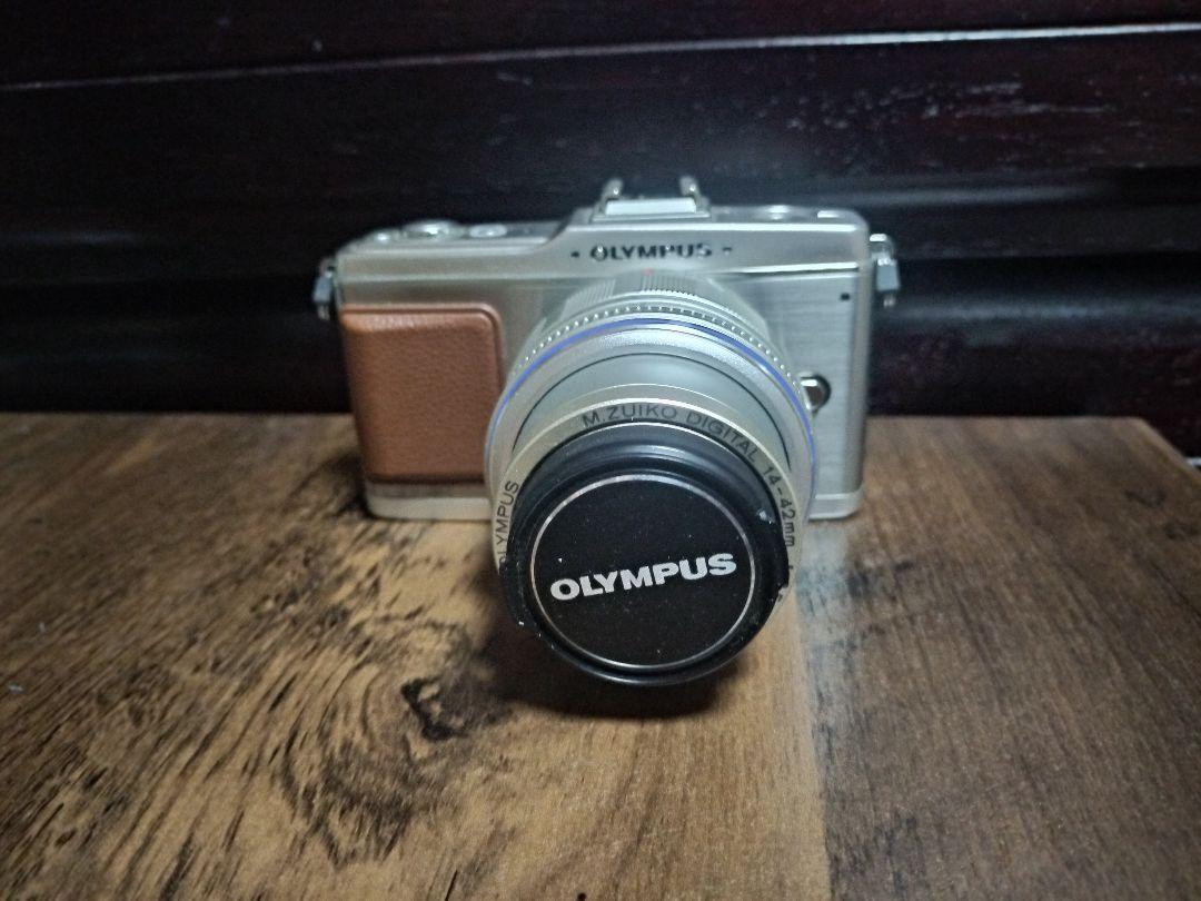 OLYMPUS ミラーレス一眼 PEN E-P2 ボディのみ