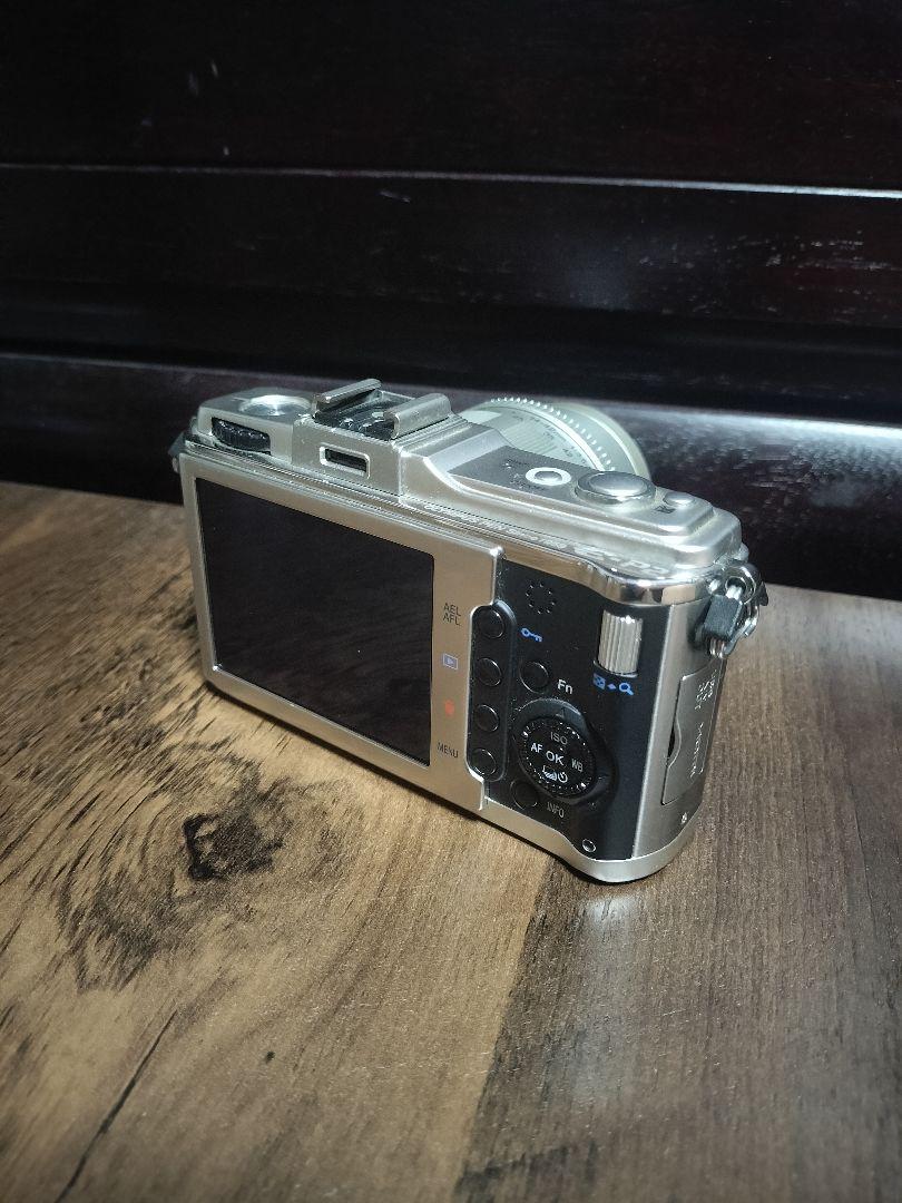 OLYMPUS ミラーレス一眼 PEN E-P2 ボディのみ