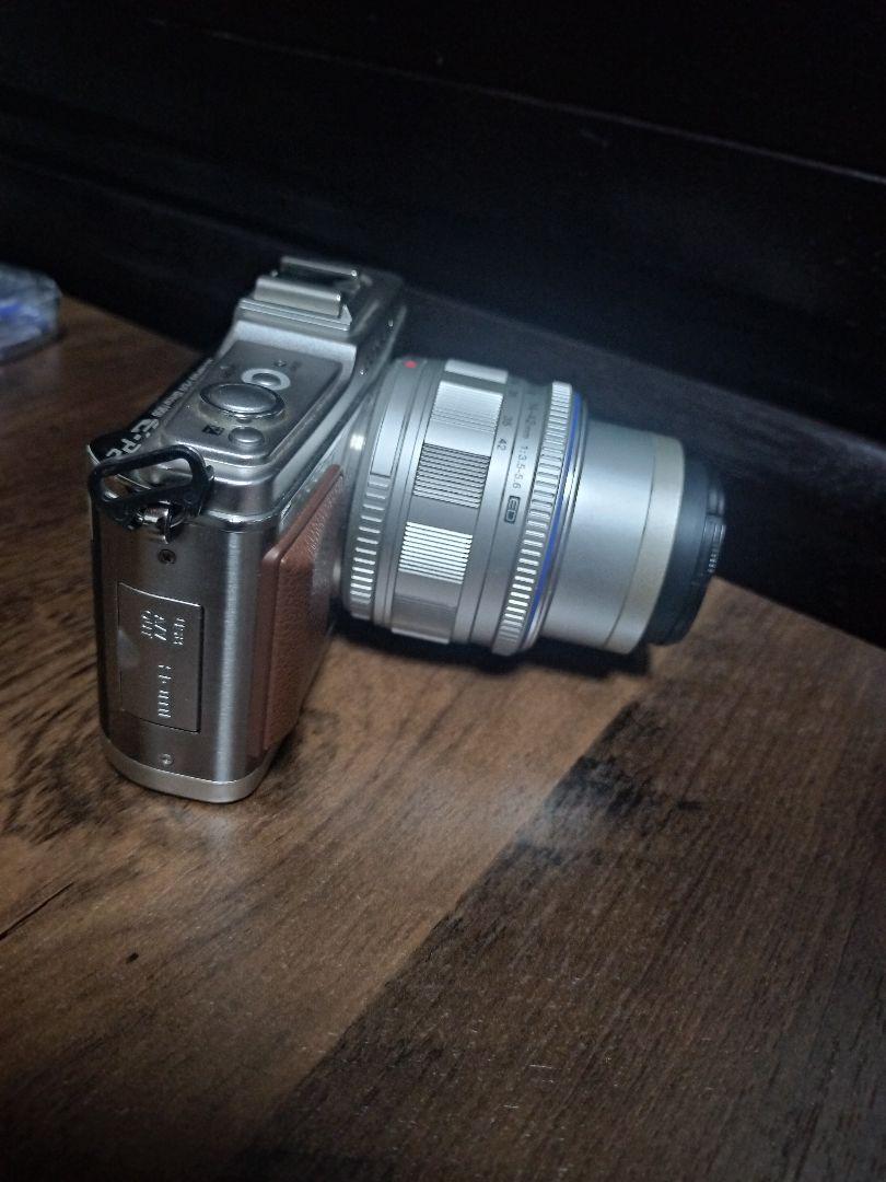 OLYMPUS ミラーレス一眼 PEN E-P2 ボディのみ