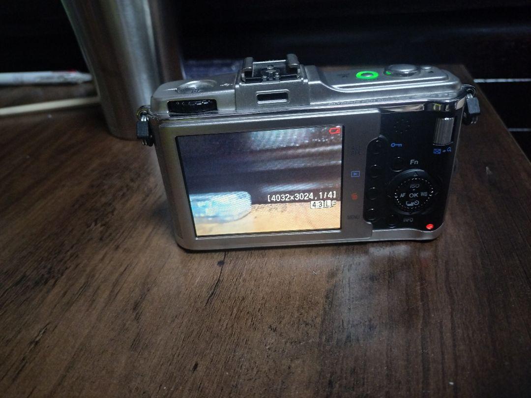 OLYMPUS ミラーレス一眼 PEN E-P2 ボディのみ