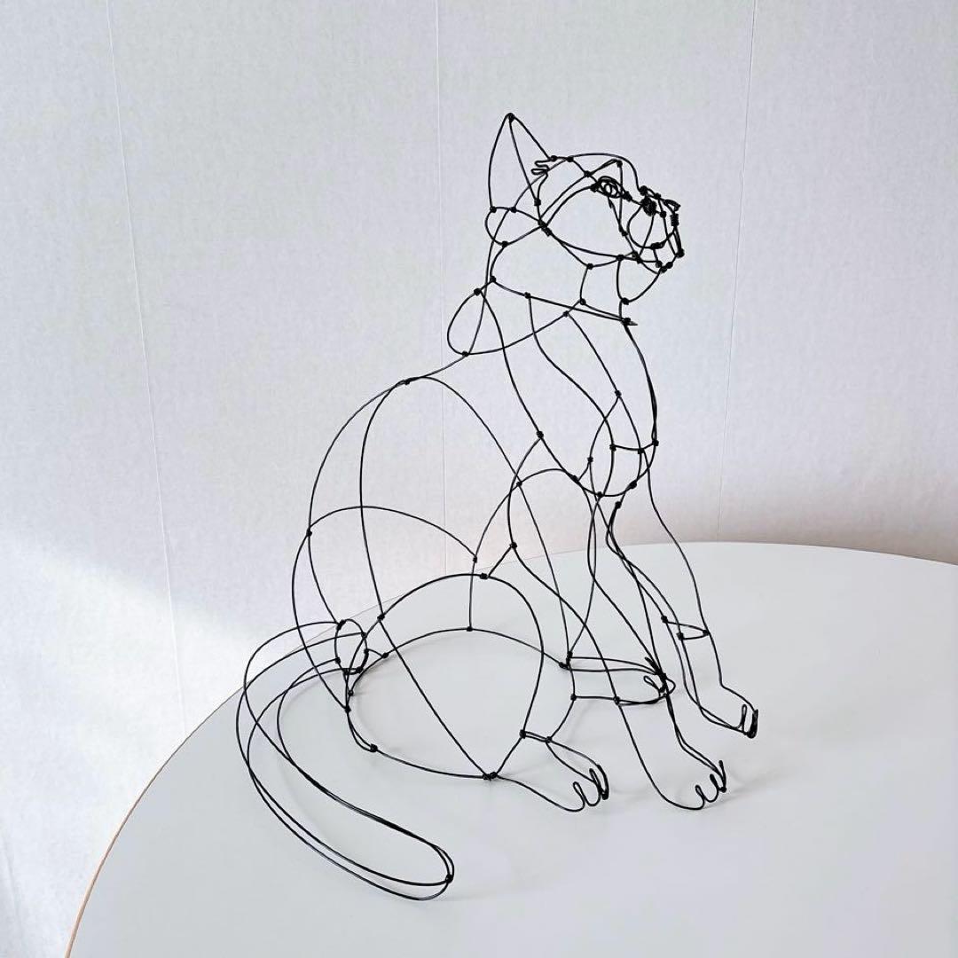 座っている猫　ねこ　/ ワイヤーアート　ワイヤークラフト