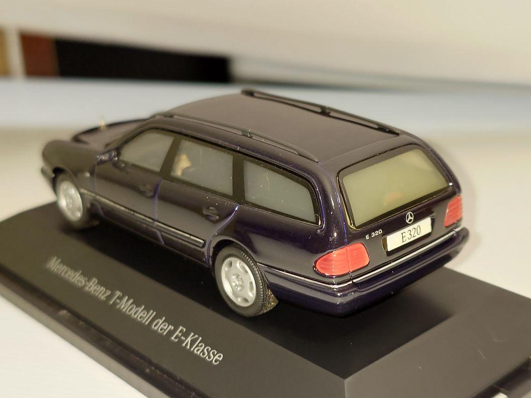 メルセデス ベンツ Eクラス ワゴン E320 1/43 ダークブルー ミニカー