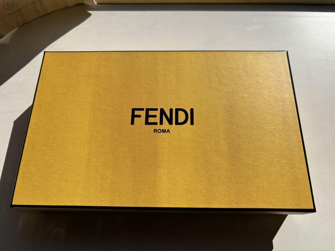 フェンディ used 長財布　ベージュカラー系
