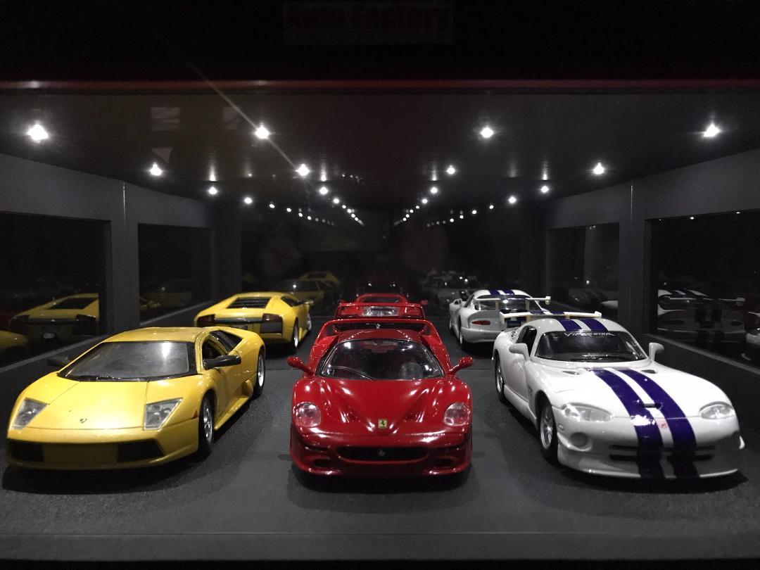 ミニカー専用ジオラマ：1/18(1/24) ガレージタイプショールーム