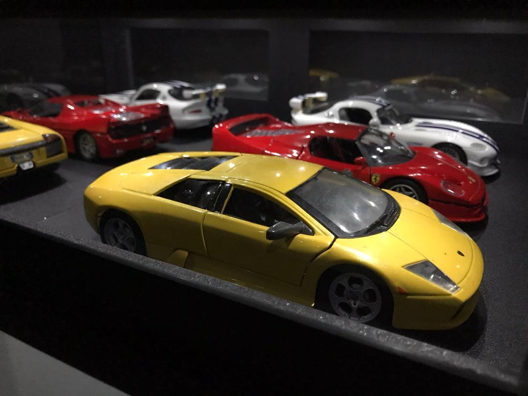 ミニカー専用ジオラマ：1/18(1/24) ガレージタイプショールーム