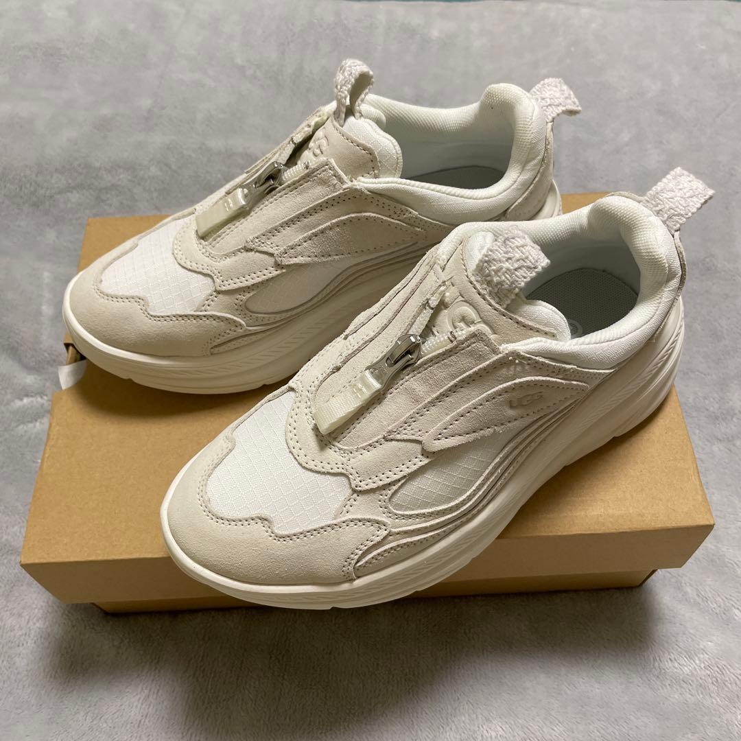 未使用　UGG ジップスニーカー　24cm CA1 ZIP