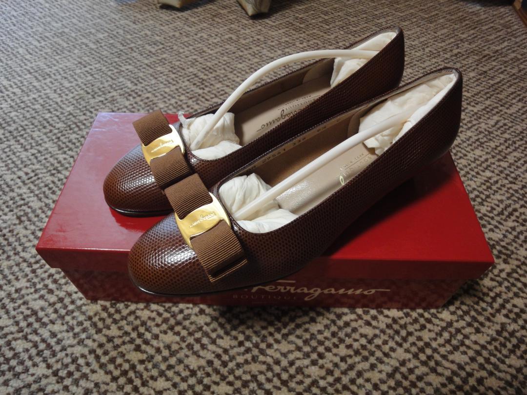 Salvatore Ferragamo ブラウンパンプス