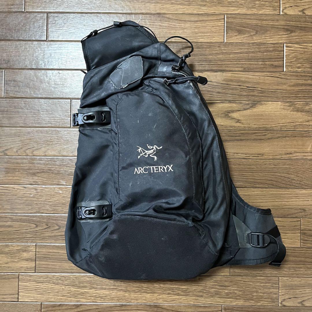 【激レア】廃盤 ARC'TERYX QUIVER ショルダーバッグ　銀ロゴ