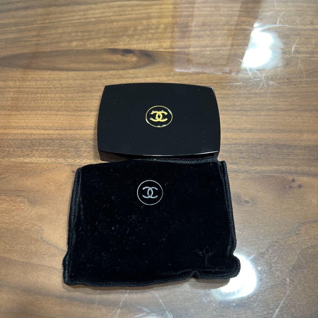 CHANEL クリスマスコフレ2023 ルミエールグラフィック アイシャドウ