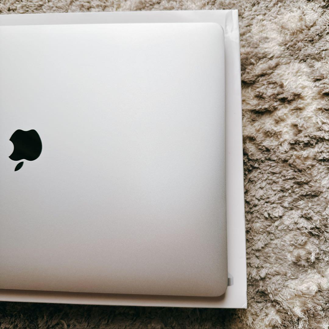 Apple MacBook