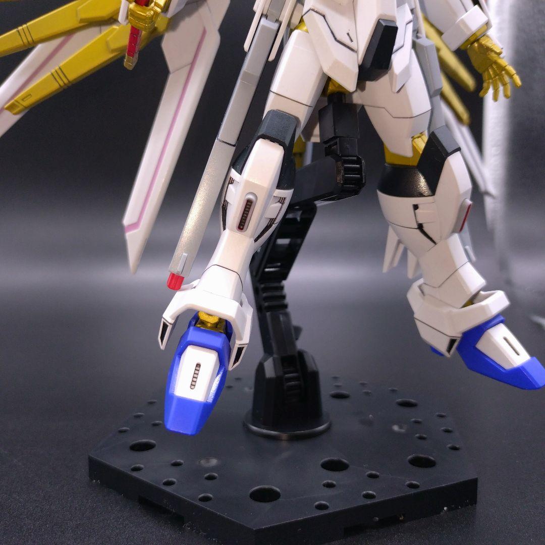HG マイティーストライクフリーダムガンダム 【塗装完成品】 - e