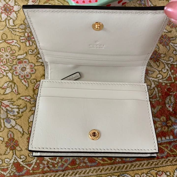 新入荷!!【日本未発売】 【新品】グッチGGキャンバス　2つ折り財布　アップル　りんご 【TMF2070832005】(19500円)