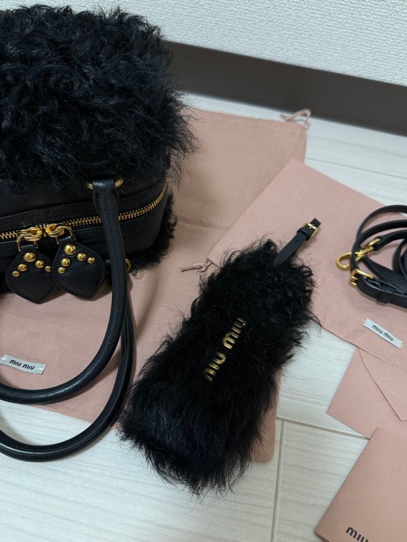 ほぼ新品同様 美品 Miu Miu リアルムートン ファー ショルダーバッグ