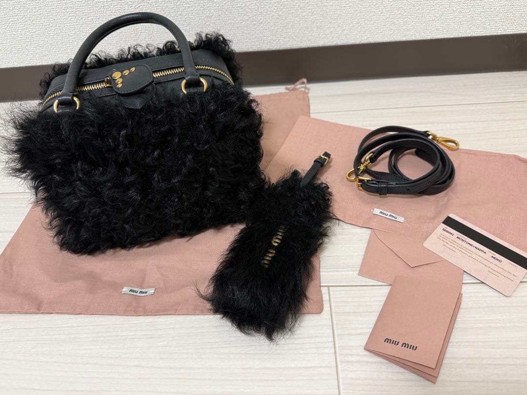 ほぼ新品同様 美品 Miu Miu リアルムートン ファー ショルダーバッグ