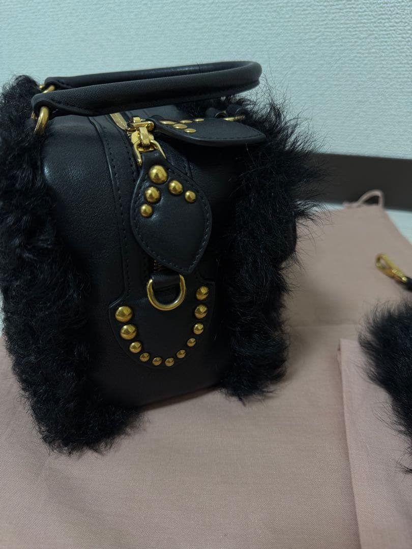 ほぼ新品同様 美品 Miu Miu リアルムートン ファー ショルダーバッグ
