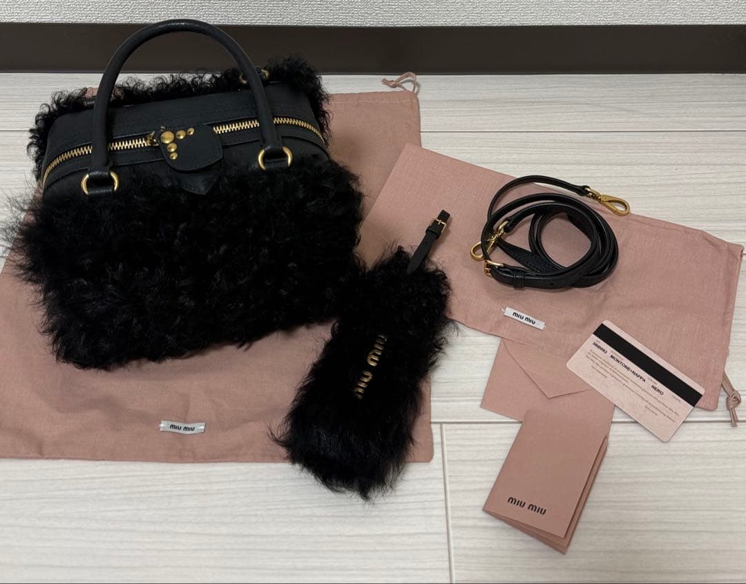 ほぼ新品同様 美品 Miu Miu リアルムートン ファー ショルダーバッグ 