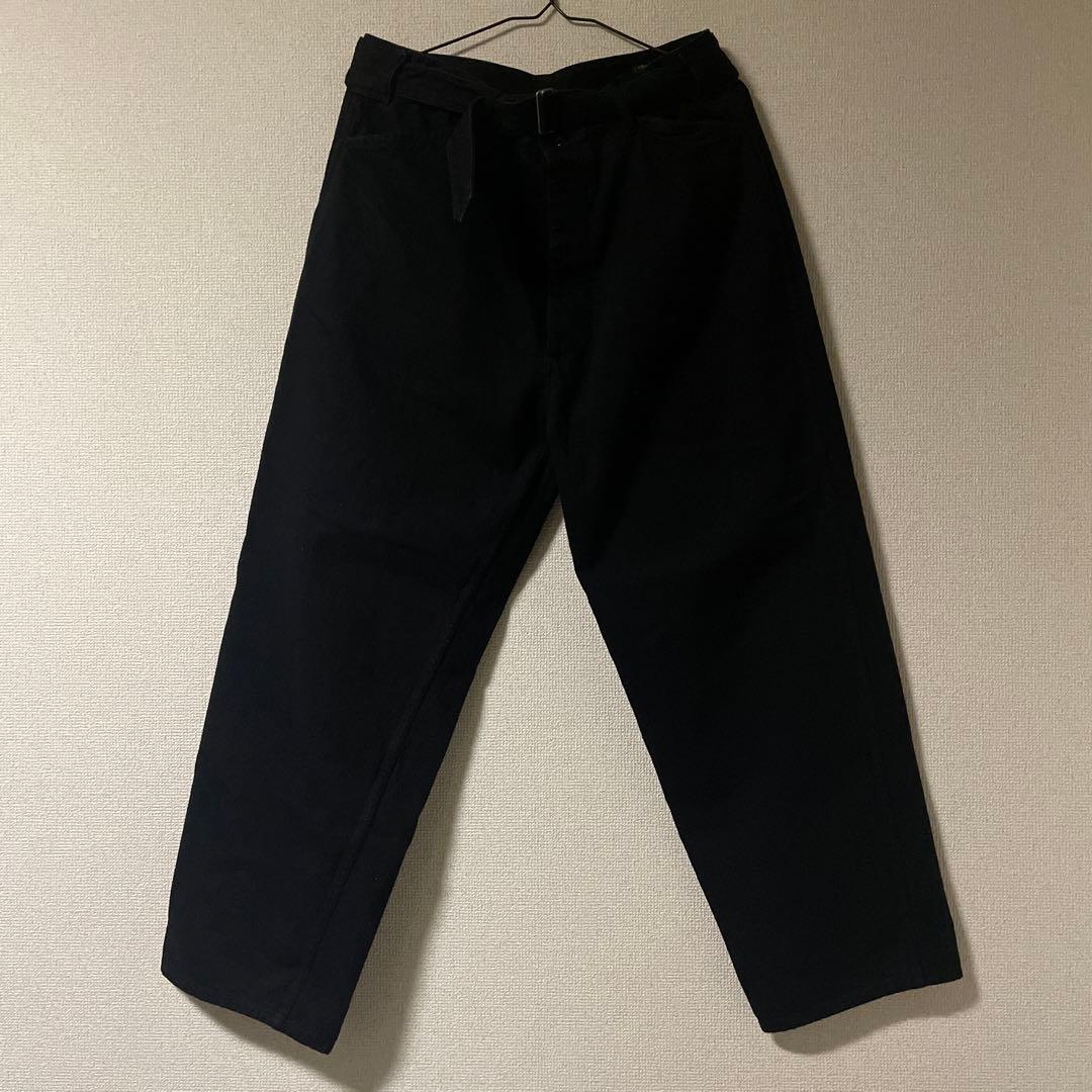 COMOLI デニムベルテッドパンツ