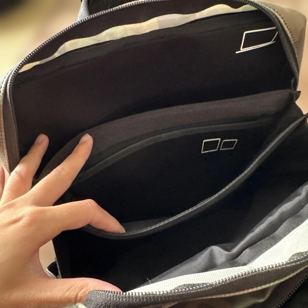 迷彩バックパック エルゴノミックデザイン