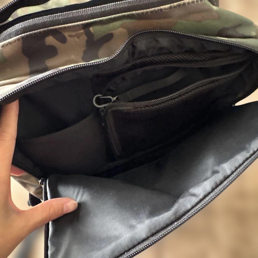 迷彩バックパック エルゴノミックデザイン