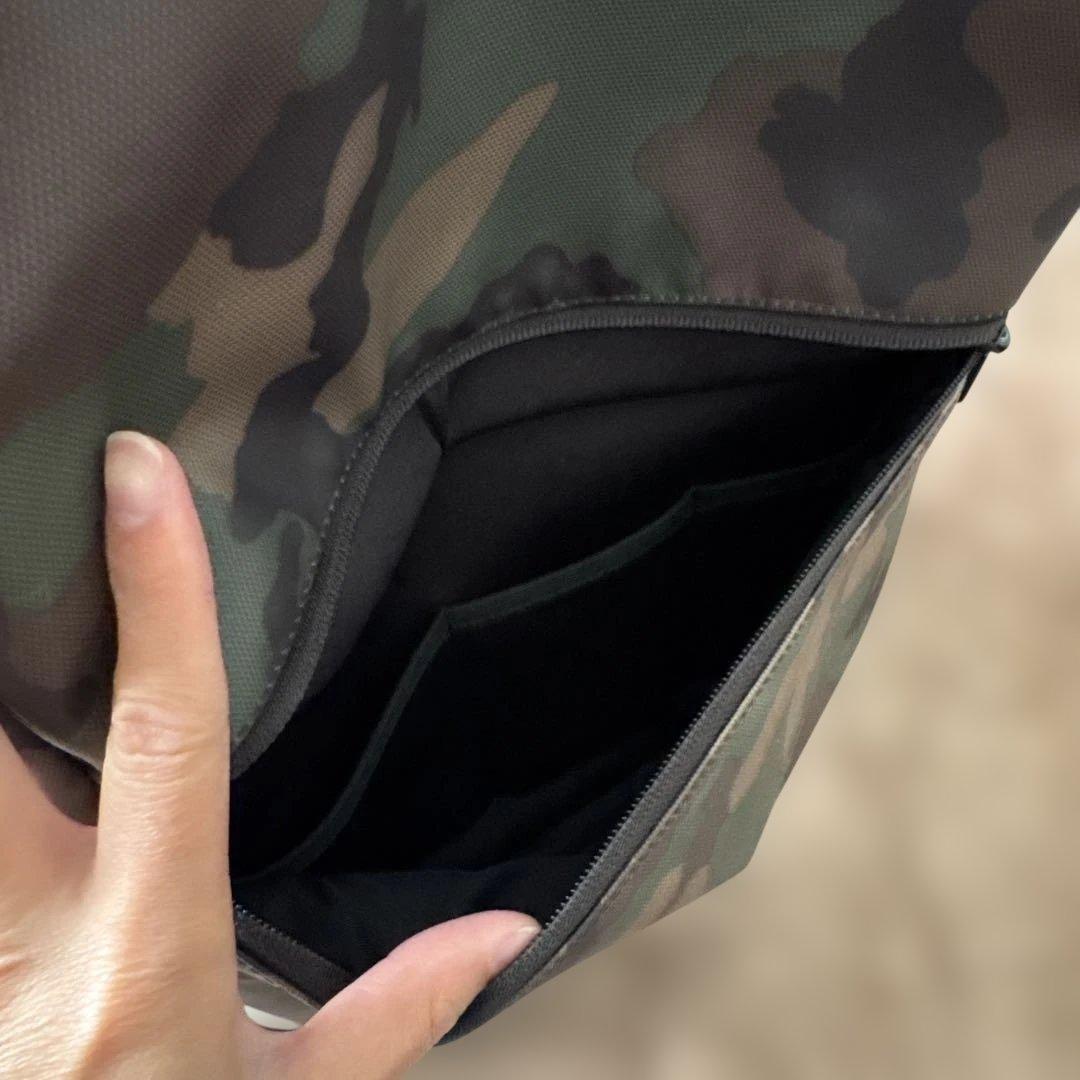 迷彩バックパック エルゴノミックデザイン