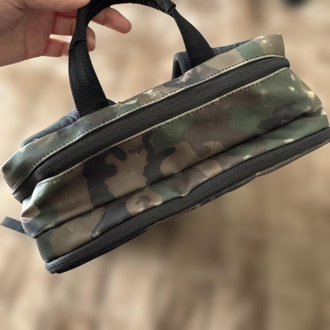 迷彩バックパック エルゴノミックデザイン