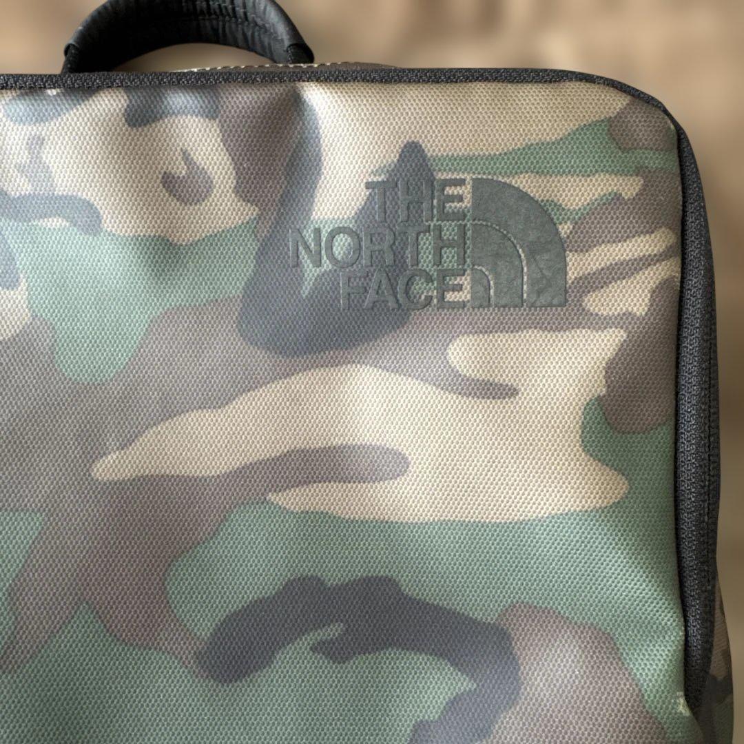 迷彩バックパック エルゴノミックデザイン