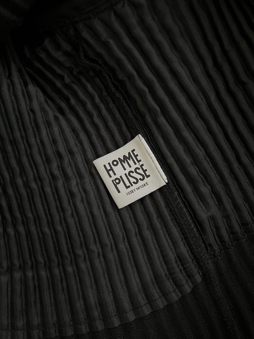 HOMME PLISSÉ