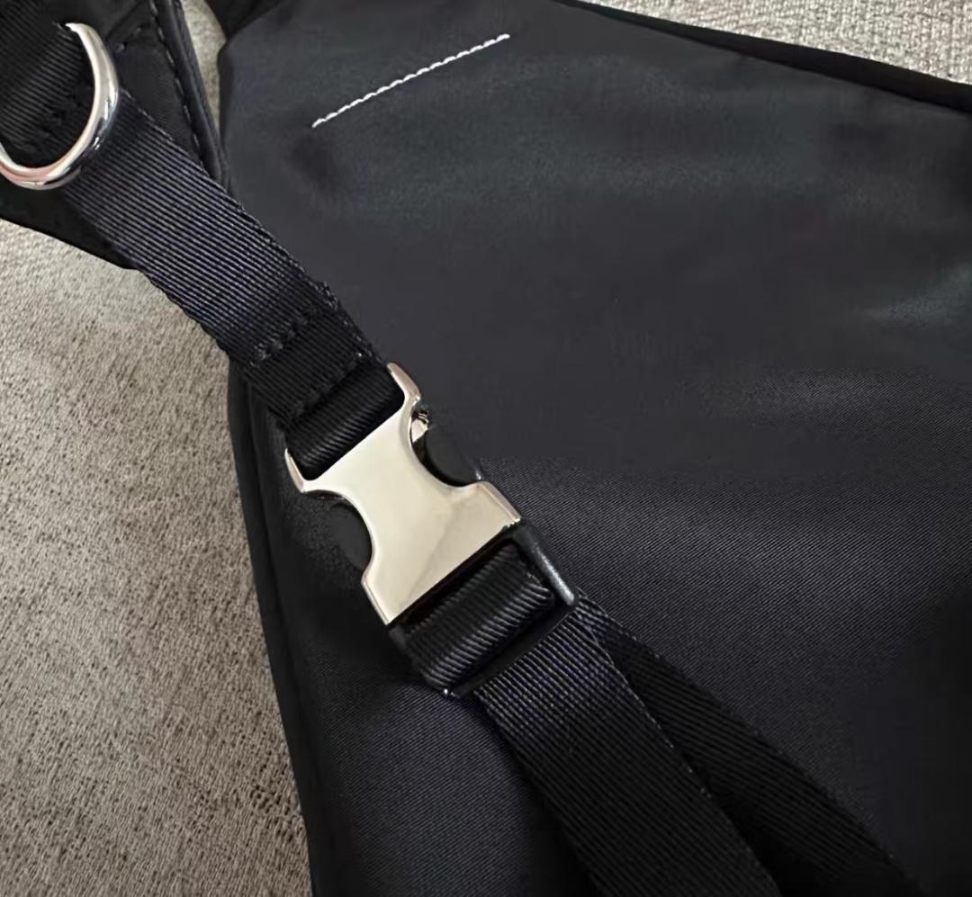 ブラック スリングバッグ目立った傷や汚れなし