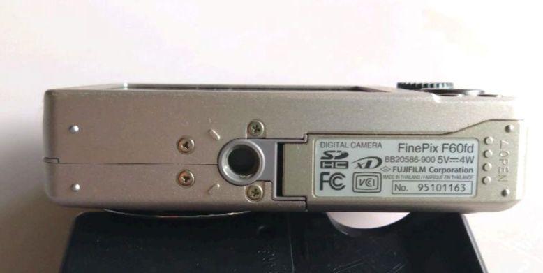 通販サイト一覧 Fujifilm FinePix 4Gメモリーカード 12MP シルバー F60 デジタルカメラ