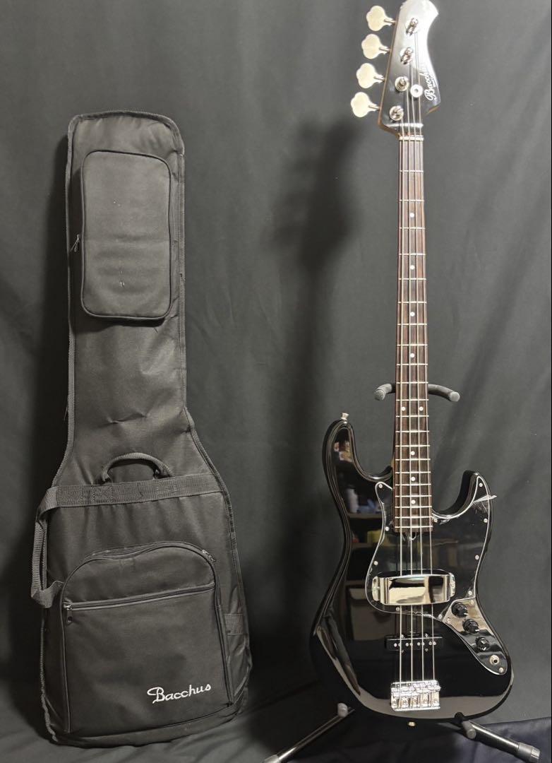 Bacchus WL-453ウッドライン　エレキベース ブラック ケース付き