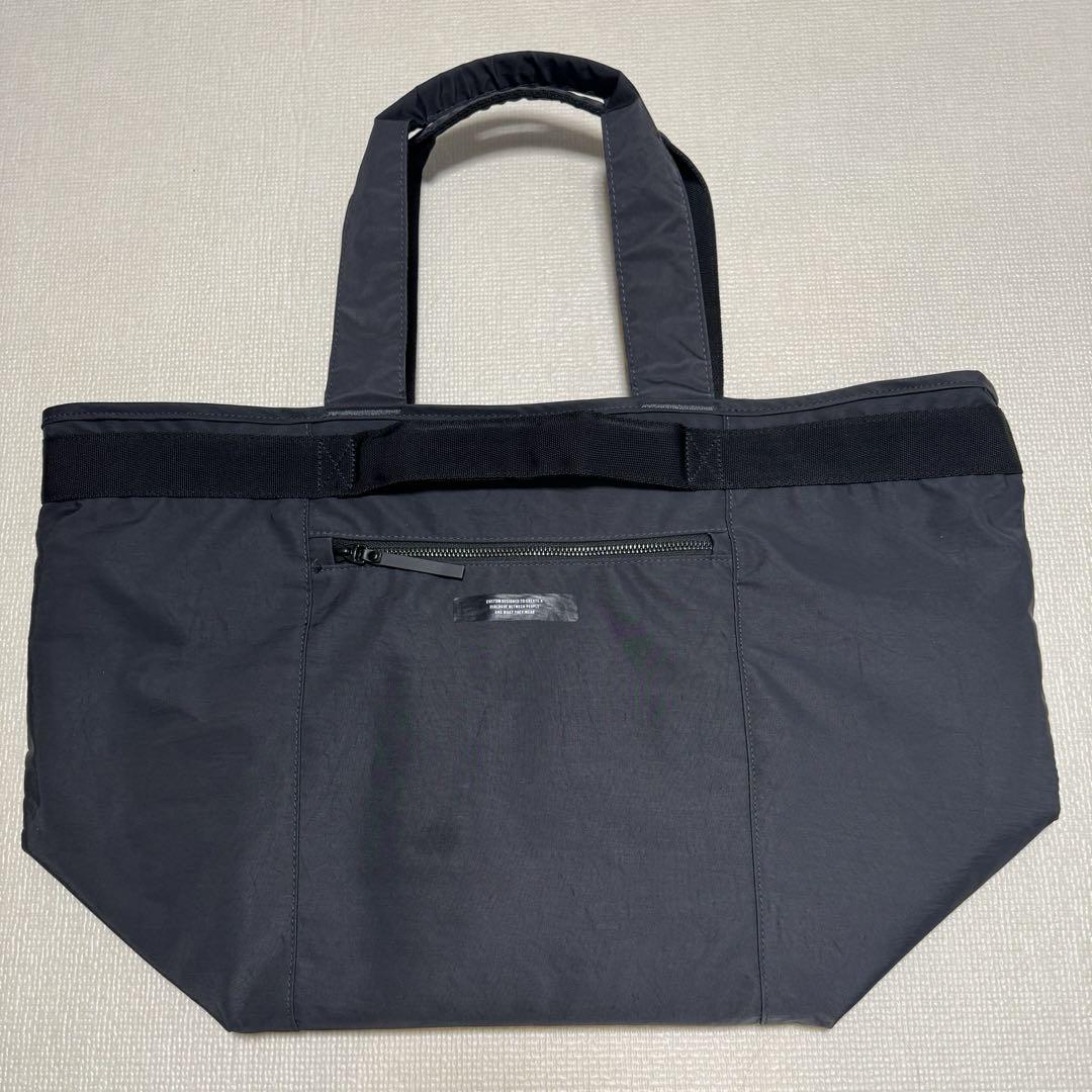 adidas トートバック　約24-26ℓ