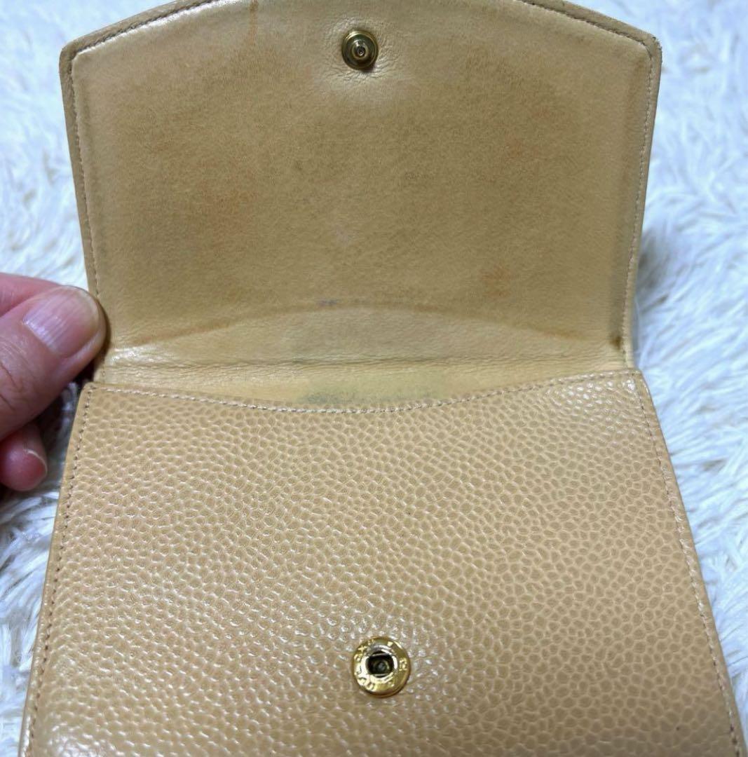 CHANEL 二つ折り財布 ベージュ レザー CHANEL 二つ折り財布 ベージュ レザー