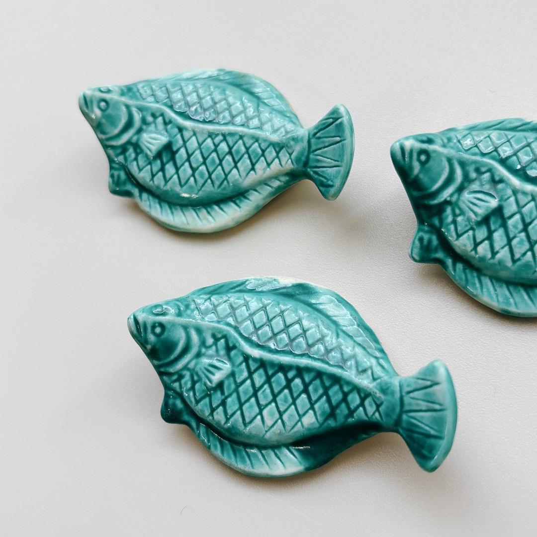 昭和レトロ翡翠色の魚陶器箸置き蔵出し骨董魚年代物ヒラメ
